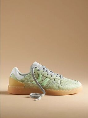 NWOT COOLWAY Goal Sneakers Size 9
Women’s